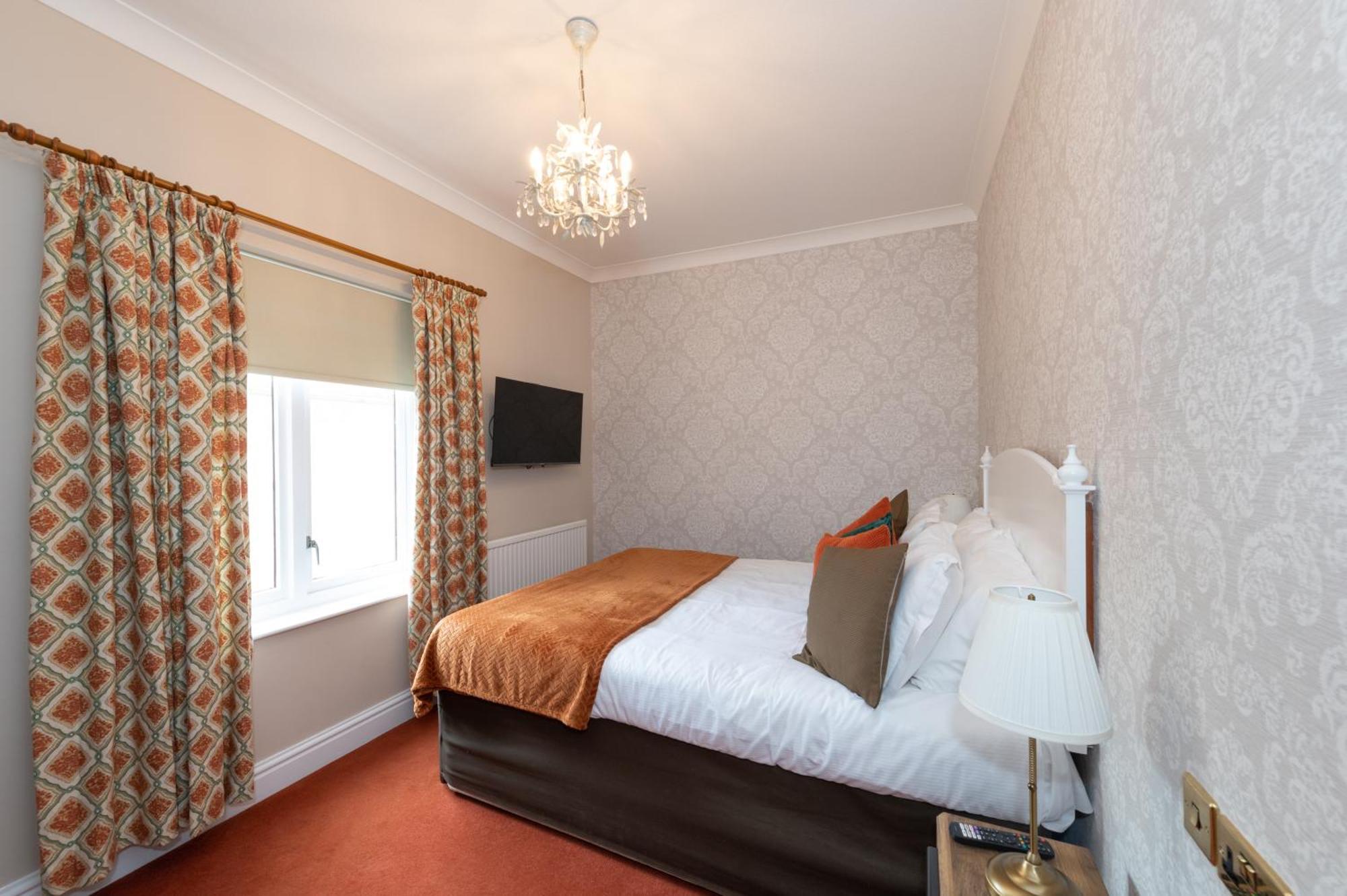 Manor & Garden Отель 4*