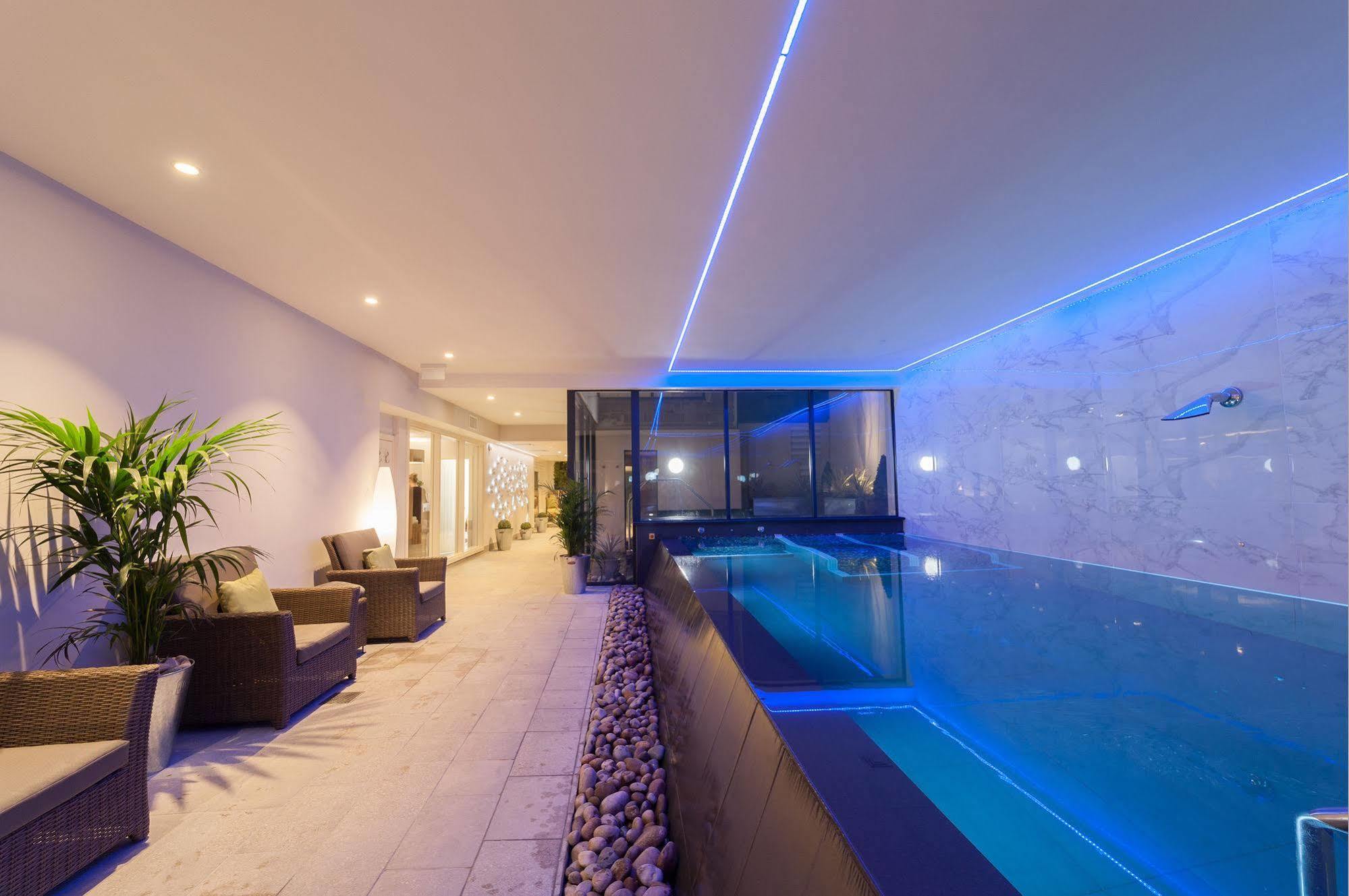 Manor & Garden Hotel 4*