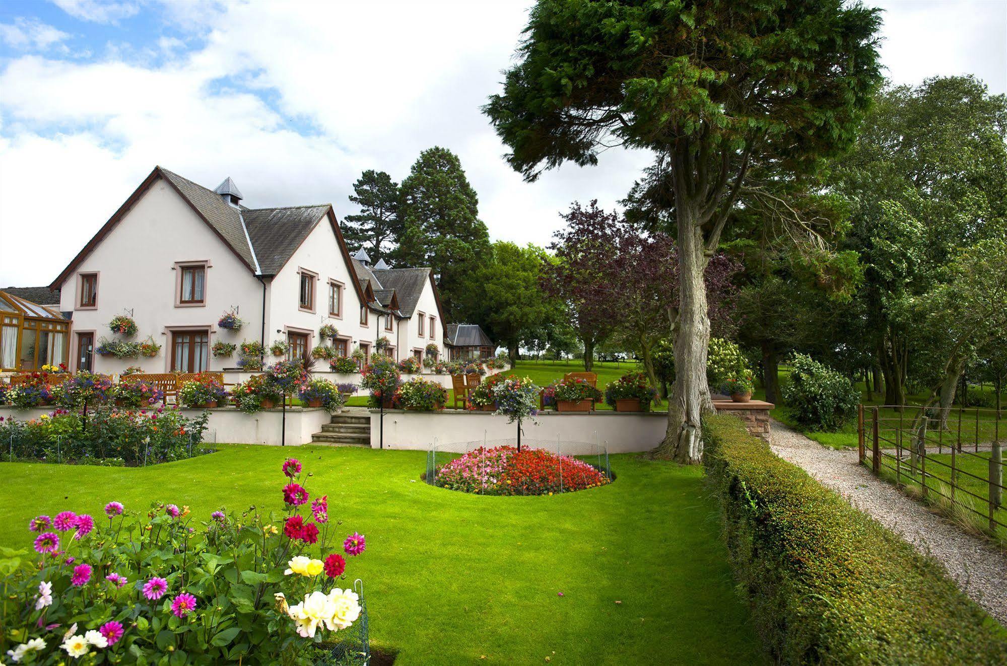 Manor & Garden Hotel 4*